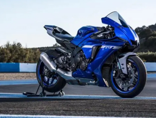 Yamaha släpper 2025 R1 och R1M, med kolfiberspoilers, uppgraderade stötdämpare och bromsar